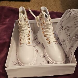 Elegant White Lace-Up Women's Boots